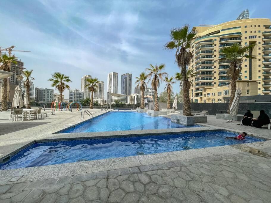 Cozy Studio In Sparkle Tower Jbr By Suiteable Dubai Eksteriør billede