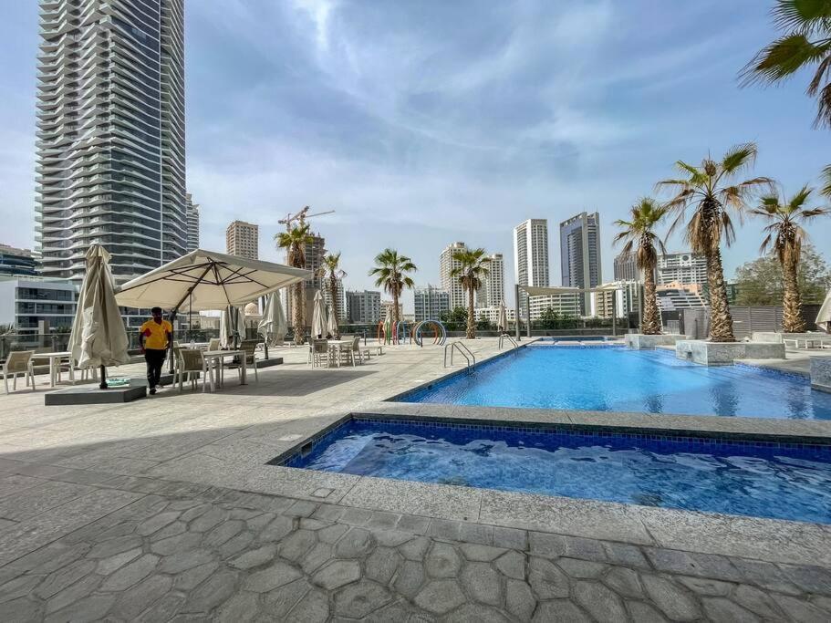 Cozy Studio In Sparkle Tower Jbr By Suiteable Dubai Eksteriør billede