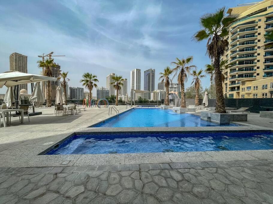 Cozy Studio In Sparkle Tower Jbr By Suiteable Dubai Eksteriør billede