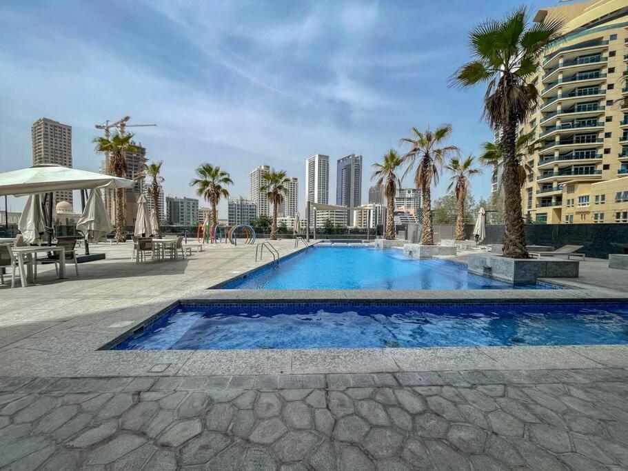 Cozy Studio In Sparkle Tower Jbr By Suiteable Dubai Eksteriør billede